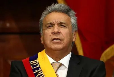 Самолет президента Эквадора совершил вынужденную посадку