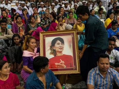 Переворот в Мьянме: отстранена руководительница страны призвали народ выступить против
