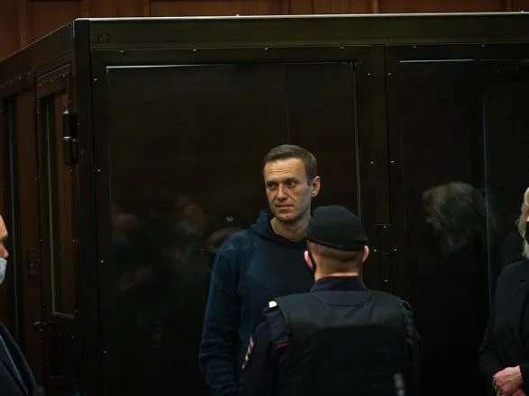 "Володимир Отруйник трусів" і 300 затриманих: що було в суді у справі Навального
