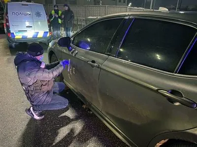 У Києві обстріляли авто: нападників затримано