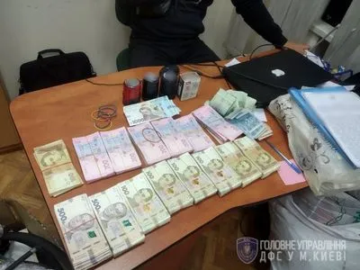 Мобильные группы провели около 30 обысков: в Киеве прикрыли конвертцентр с оборотом в 300 млн грн