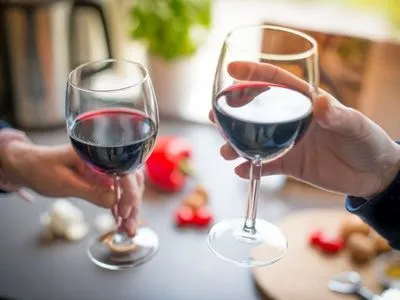 Нові дослідження показали, що таніни у вині допомагають організму боротися з COVID-19