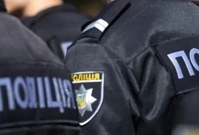 Сутичка біля телеканалу “НАШ”: затриманий погрожує вистрибнути з вікна поліцейського відділку
