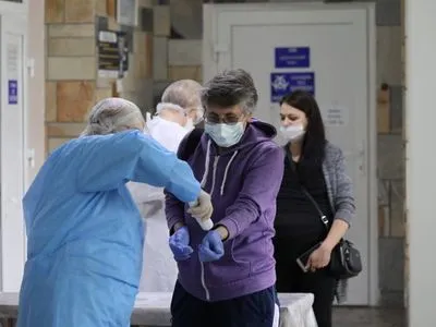 В Україні понад 600 людей захворіли на COVID-19 повторно
