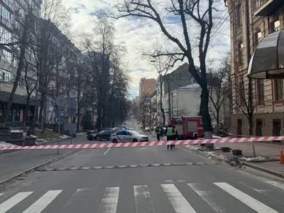 На улице в центре Киева нашли подозрительный предмет: движение ограничено