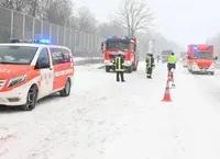 Негода: у Німеччині снігопад спричинив транспортний хаос
