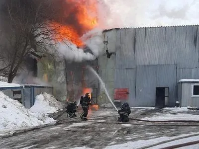 В Москве горит склад, есть пострадавшие
