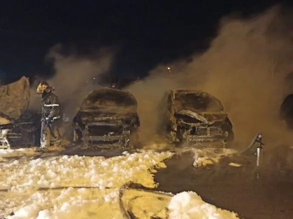 На Харківщині спалили 3 авто, відкрито провадження
