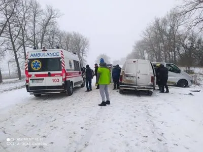 Не розминулися на дорозі: на Тернопільщині у ДТП травмувалося семеро людей