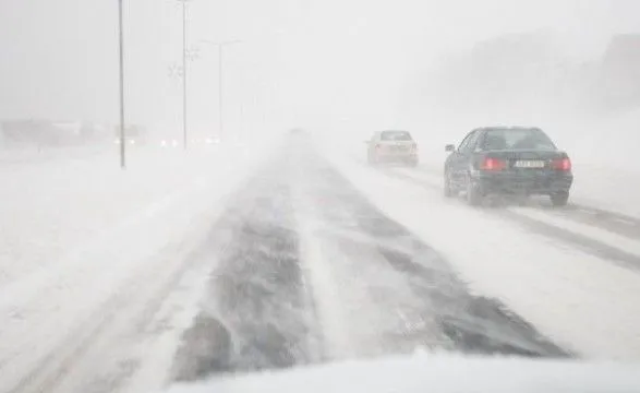 В столице ожидается значительный снег. Въезд грузовиков в столицу ограничен