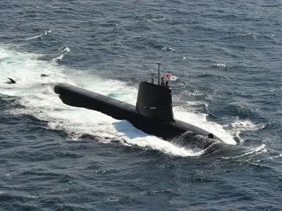 Японський підводний човен зіткнувся з приватним торговим судном: є поранені