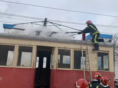 У Києві загорівся снігоочисний трамвай