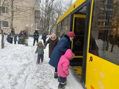 У Києві загорівся дитсадочок: на морозі евакуйовували понад 120 дітей