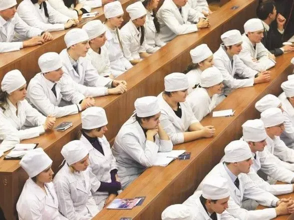 shakhraystvo-iz-prokhodzhennya-studentami-medikami-ispitu-krok-eksrektor-virishuvav-pitannya-za-groshi
