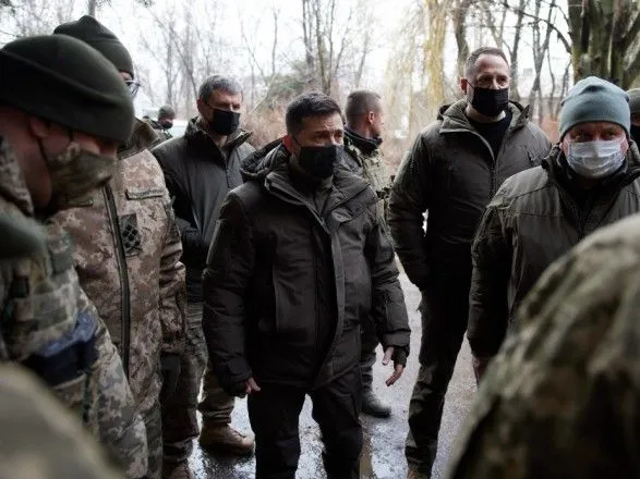Зеленский требует соблюдать Минские соглашения, чтобы завершить войну на Донбассе