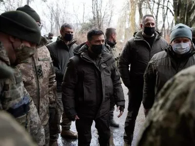 Зеленський вимагає дотримуватися Мінських домовленостей, аби завершити війну на Донбасі