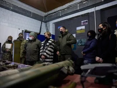 Зеленський із послами країн Великої сімки побував за кілька десятків метрів від контактної лінії на Донбасі