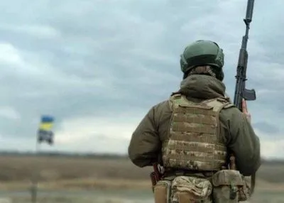 На Донбассе подорвался военный