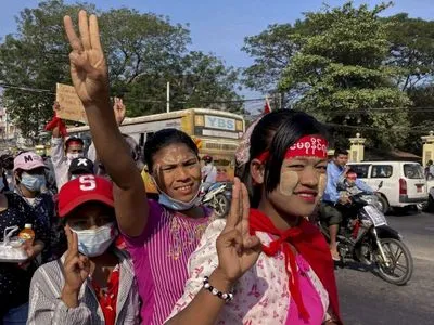 Переворот в Мьянме: полиция открыла огонь для разгона митингующих