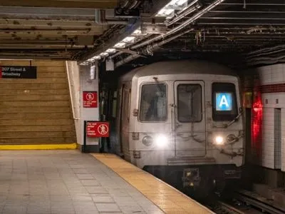 У Нью-Йорку розшукують серійного вбивцю, який нападав на людей в метро