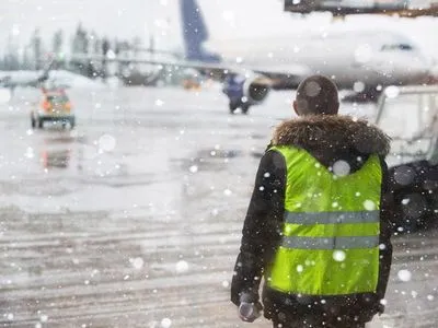 В Москве задержали и отменили более 100 авиарейсов из-за снегопада