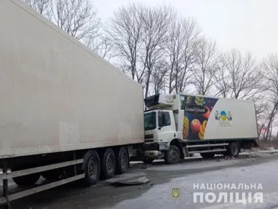 Потрійна ДТП із вантажівками на Харківщині: двоє водіїв загинули