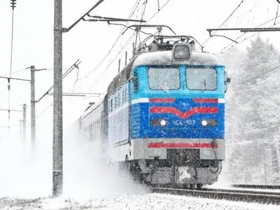 Через негоду в Україні затримуються потяги