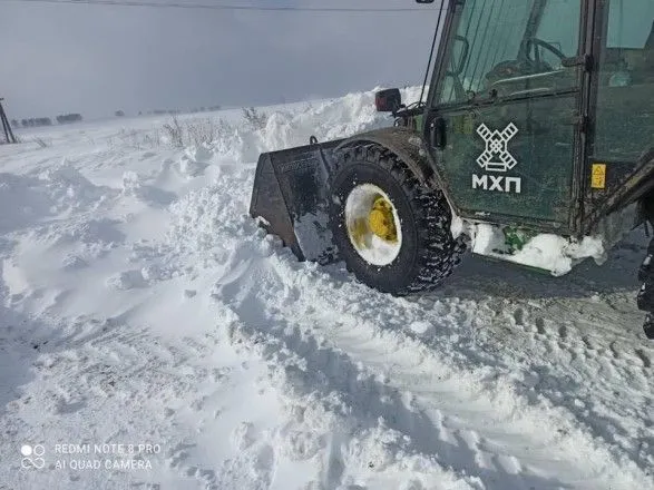 Агрохолдинг МХП направил на помощь людям снегоуборочную технику