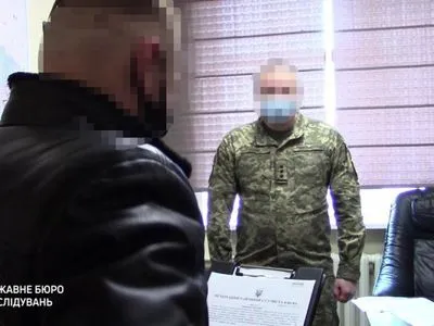 Посадовців Командування Медичних сил ЗСУ викрили на закупівлі непридатних апаратів ШВЛ