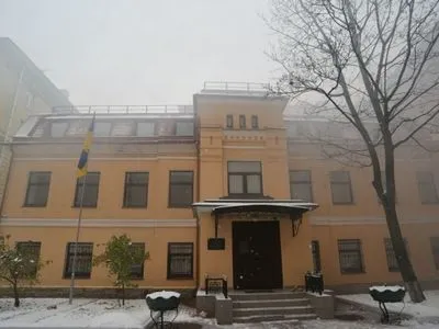 Нападение с ножом на консульство Украины в Петербурге: детали