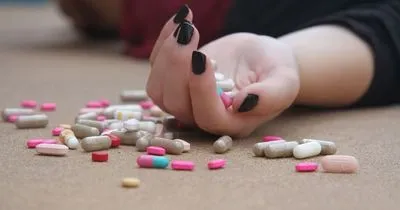 Отравление таблетками и самоубийства подростков: МОН собрало для родителей информацию об опасности в Интернете