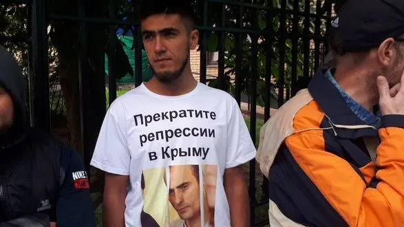 В оккупированном Крыму силовики устроили "проверку" крымскотатарскому активисту