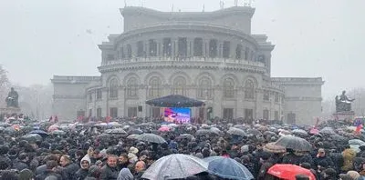 Несколько тысяч армян вышли на митинг за отставку Пашиняна