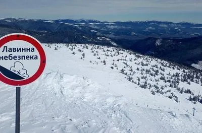 У Карпатах попередили про значну сніголавинну небезпеку