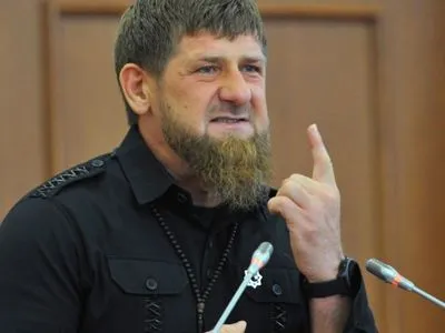 Кадыров отреагировал на скандальное фото с Уруским: советует министру повесить снимок дома и на работе