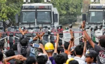 В Мьянме объявили всеобщую забастовку несмотря на угрозы властей