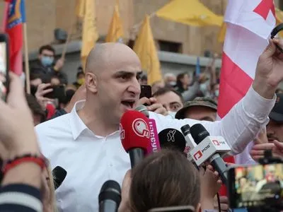 У Грузії штурмували офіс партії Саакашвілі і затримали її главу Ніку Мелію
