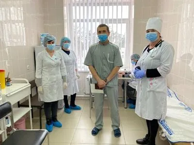 Никаких осложнений я не чувствую: первый привитый от COVID-19 медик из Черкасской области