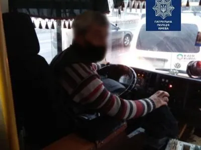 Водитель маршрутки в Киеве отказался везти маленьких детей по удостоверению: его уволили