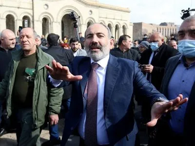 Генштаб Вірменії закликав Пашиняна піти у відставку, це розцінили як переворот: що відомо наразі