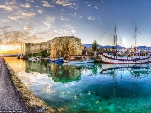 Украинские туристы пока не смогут посетить Кипр: остров отказал жителям ряда стран во въезде