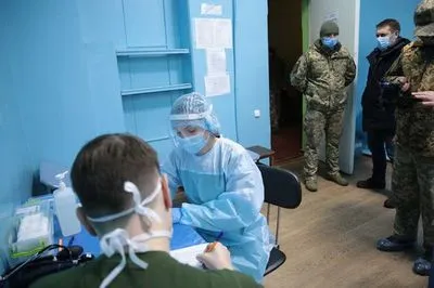 На Луганщині розпочали вакцинацію військовослужбовців проти COVID-19