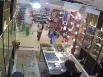 У Росії діти в костюмах єдинорогів напали на ювелірний магазин