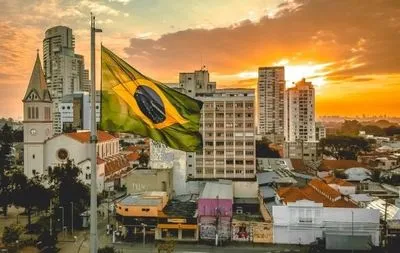 Критический уровень заболеваемости: в столице Бразилии вводят локдаун