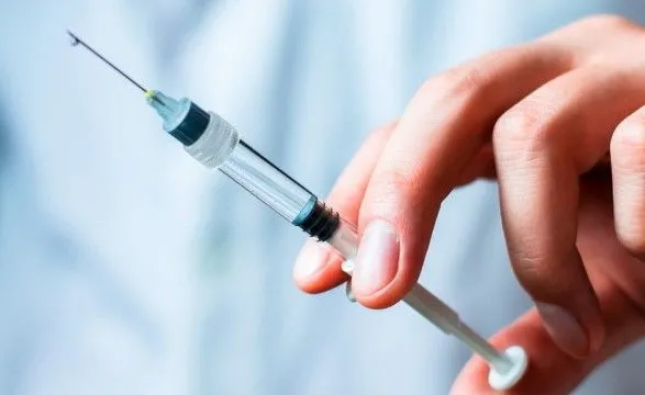 В Украине от COVID-19 вакцинировали уже более 3 тыс человек, за прошлые сутки - 90