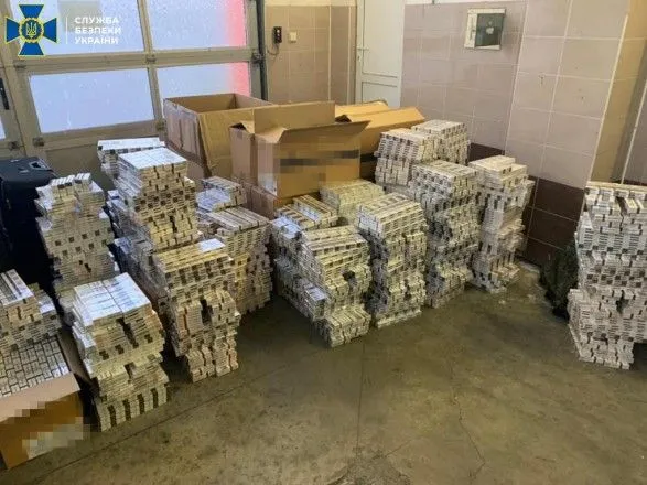 Контрабандна оборудка українських дипломатів: везли до Польщі цигарок на 1,5 мільйона і 16 кг золота