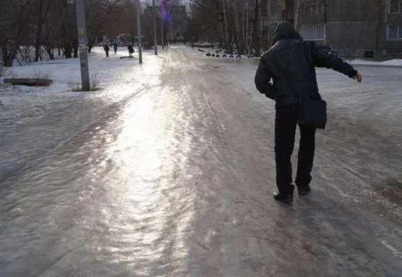 В Киеве за зиму из-за гололедицы травмировались более 6,3 тыс. селовек