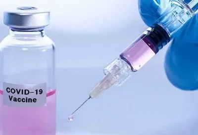 Прем'єр Індії вакцинувався проти COVID-19