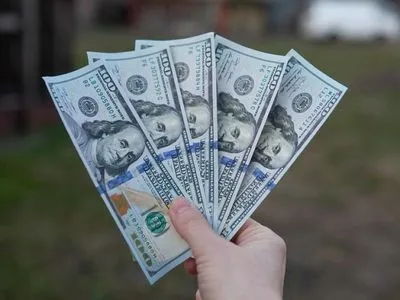 Валюты "на руках" у украинцев за месяц стало больше почти на 350 млн долларов