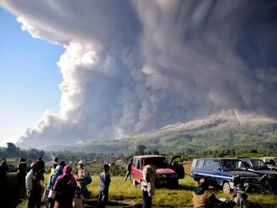 В Індонезії почалося виверження вулкана Сінабунг